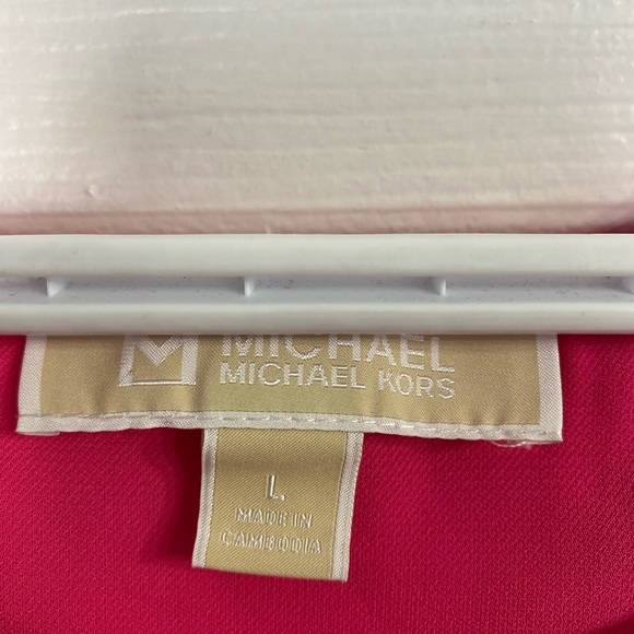 Sleeveless Blouse - Picture 2 of 3